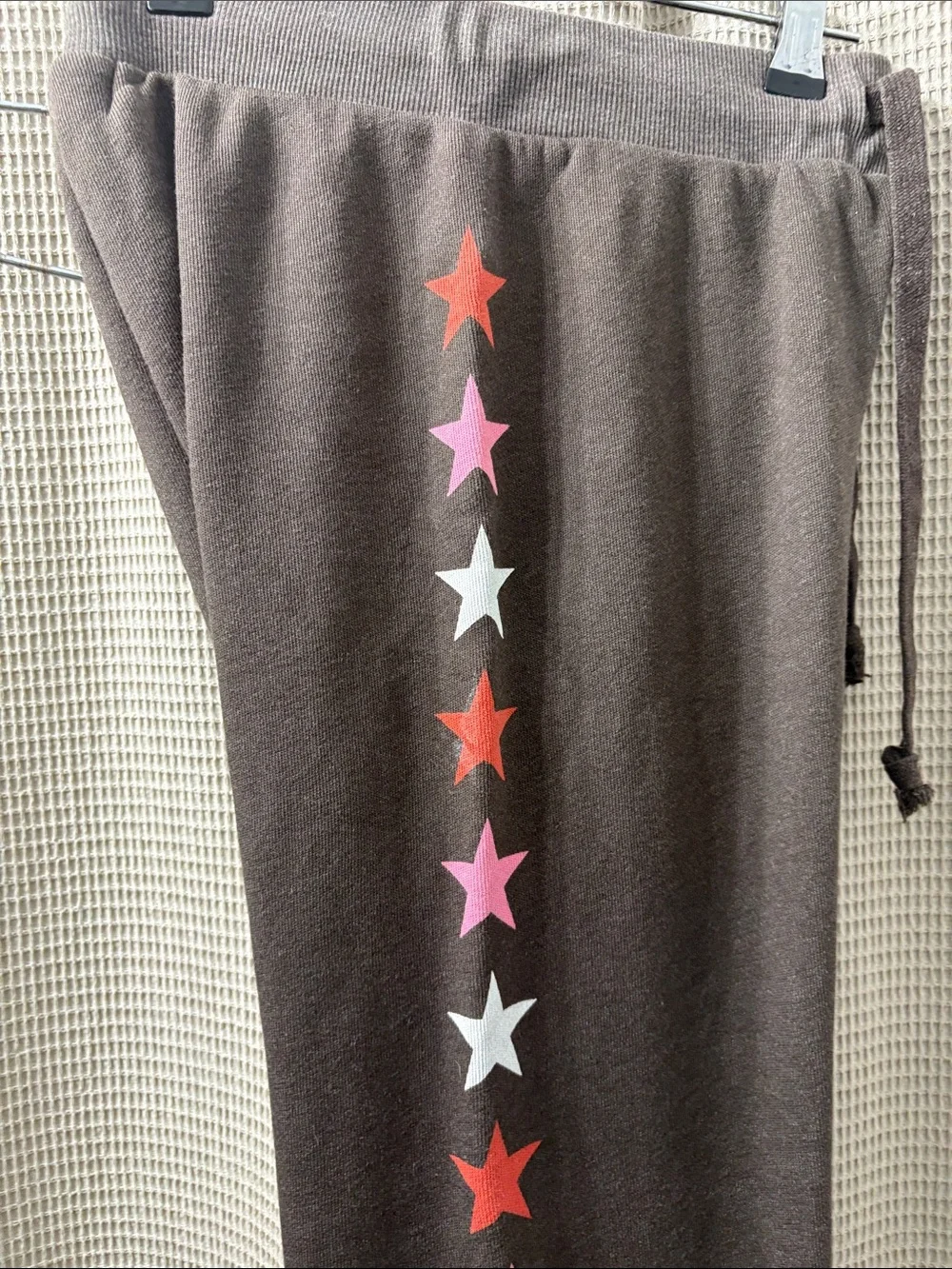 Wild fox brown star accent joggers never worn